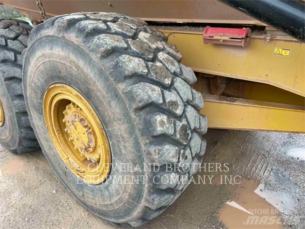 CAT 730 Зчленовані самоскиди