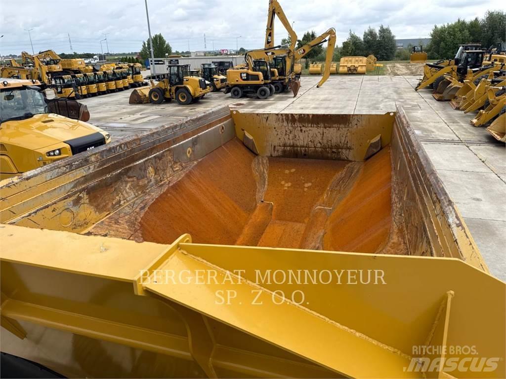 CAT 730 Зчленовані самоскиди