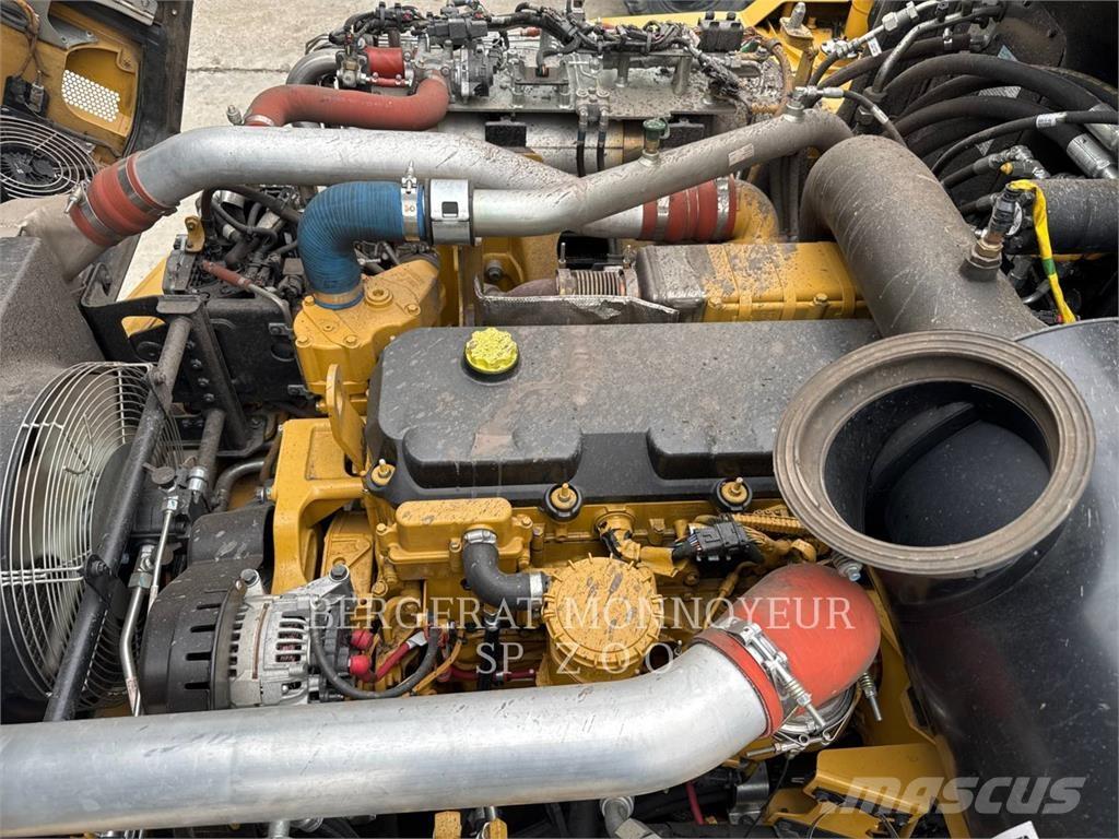 CAT 730 Зчленовані самоскиди