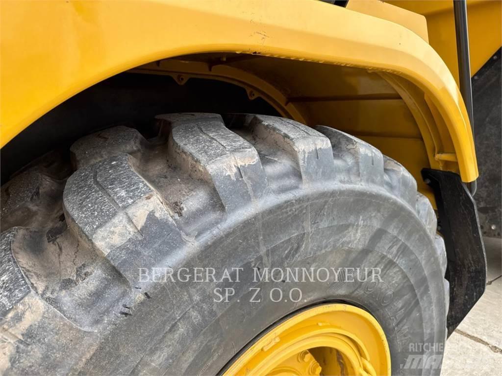 CAT 730 Зчленовані самоскиди