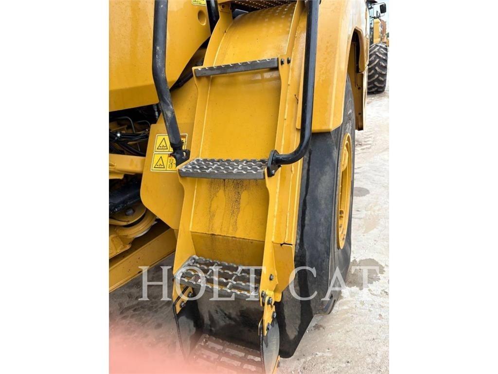 CAT 730 Зчленовані самоскиди