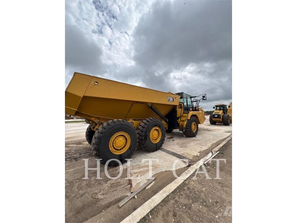 CAT 730 Зчленовані самоскиди