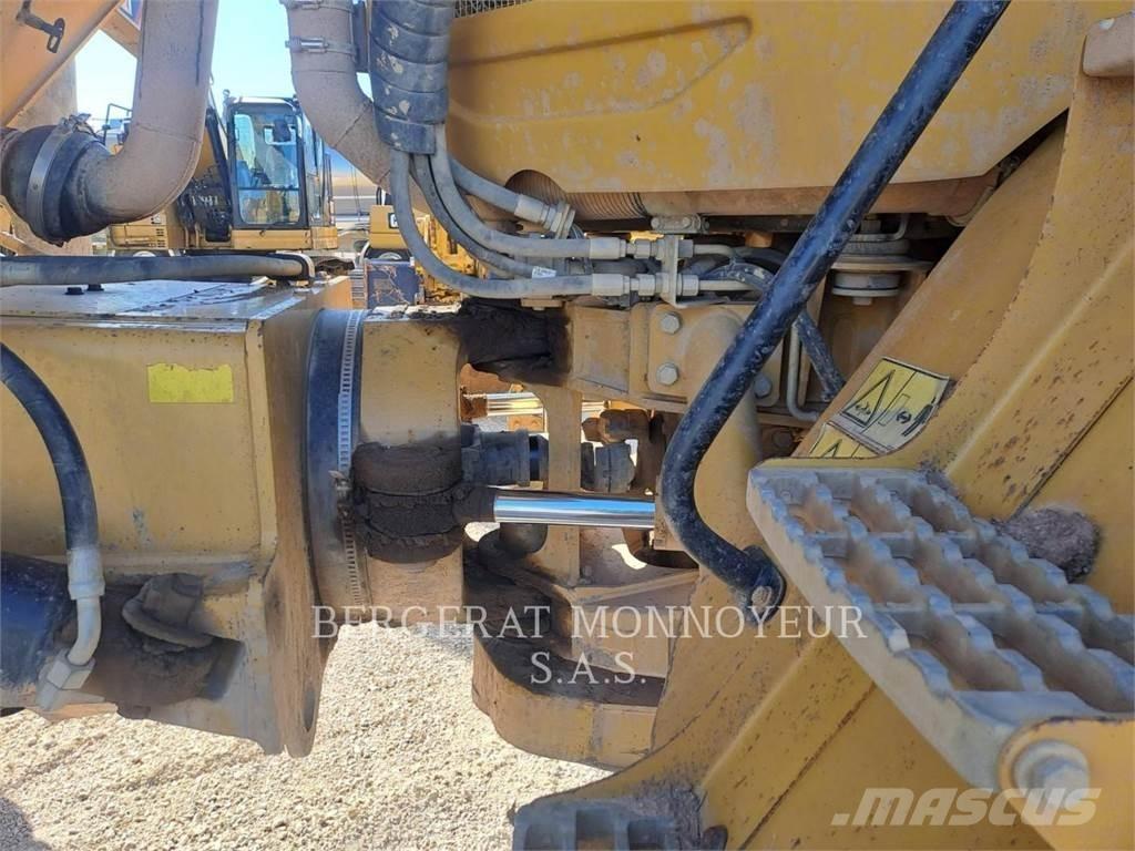 CAT 730 Зчленовані самоскиди