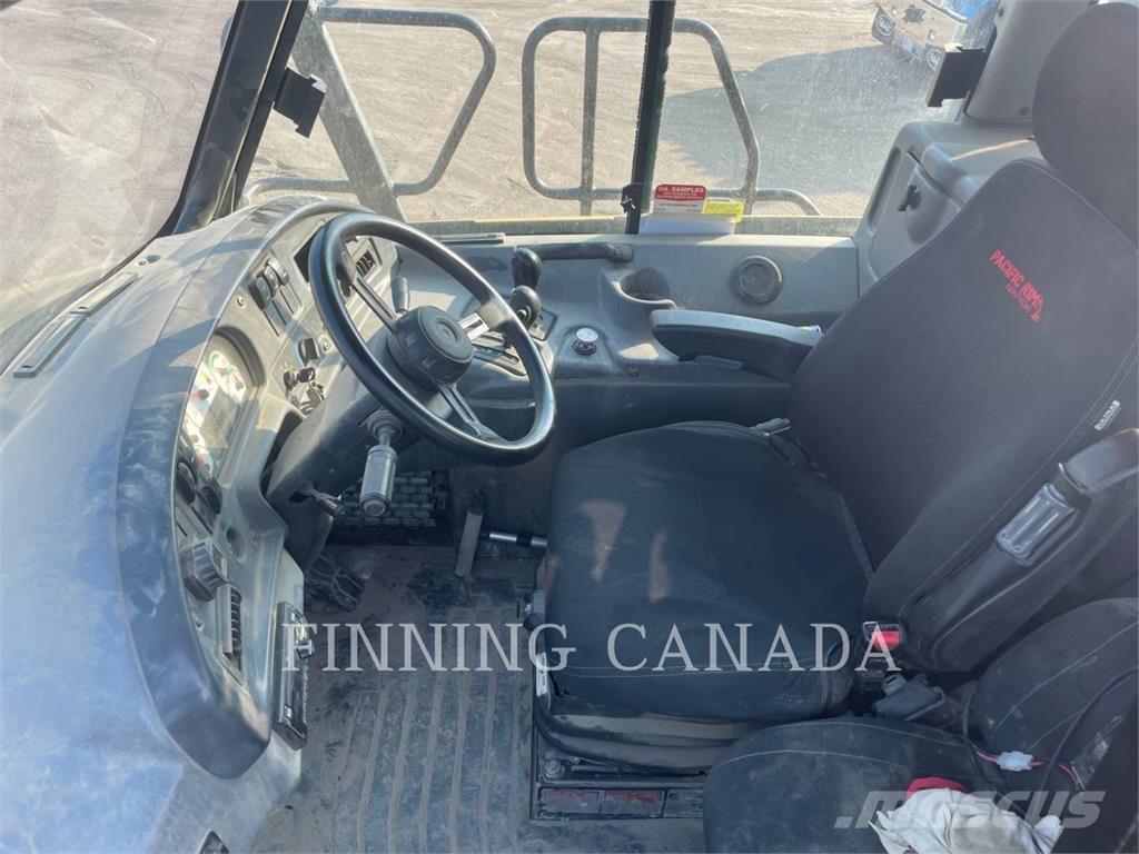 CAT 730 Зчленовані самоскиди