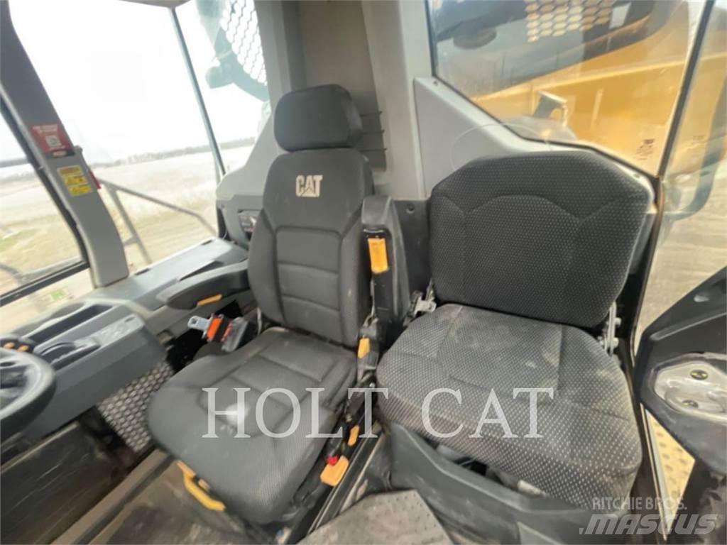 CAT 730 Зчленовані самоскиди