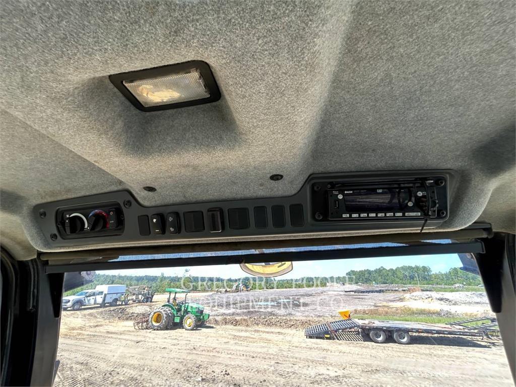 CAT 730-04 Зчленовані самоскиди