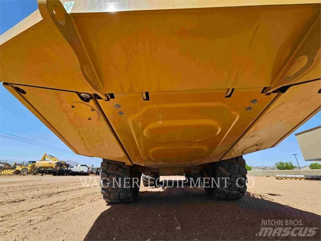 CAT 73004 Зчленовані самоскиди