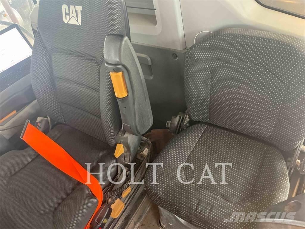 CAT 73004 Зчленовані самоскиди