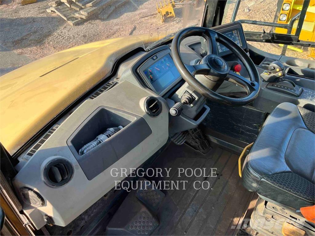 CAT 73004 Зчленовані самоскиди