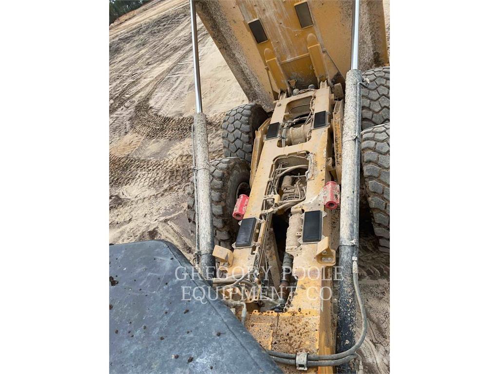 CAT 73004 Зчленовані самоскиди