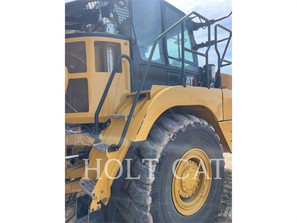 CAT 735 Зчленовані самоскиди