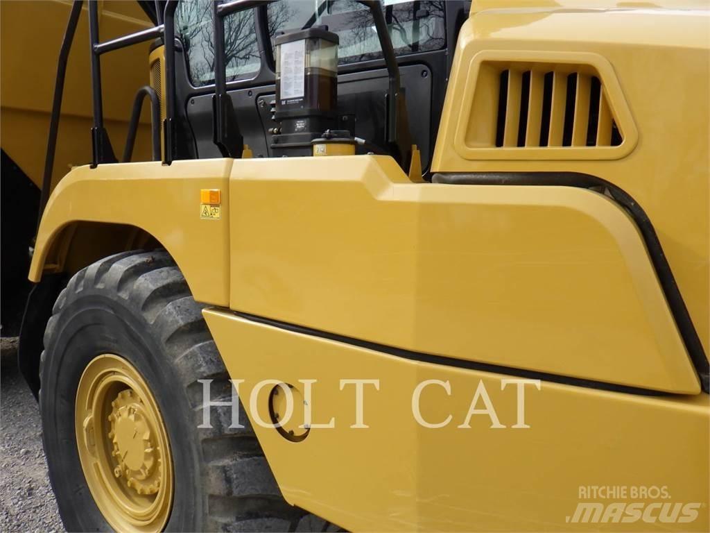 CAT 735 Зчленовані самоскиди