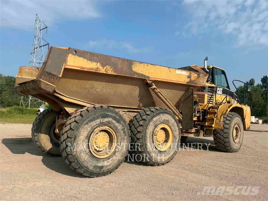 CAT 735 T (OLD) Зчленовані самоскиди