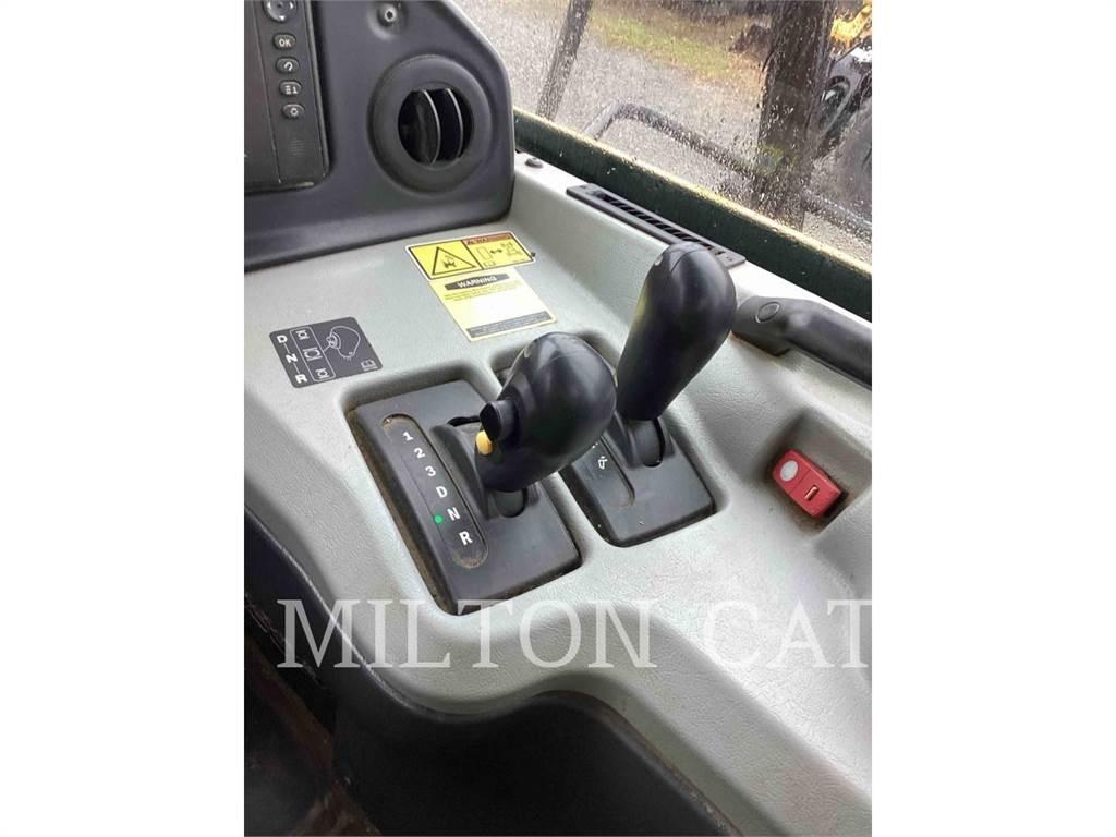 CAT 735C Зчленовані самоскиди