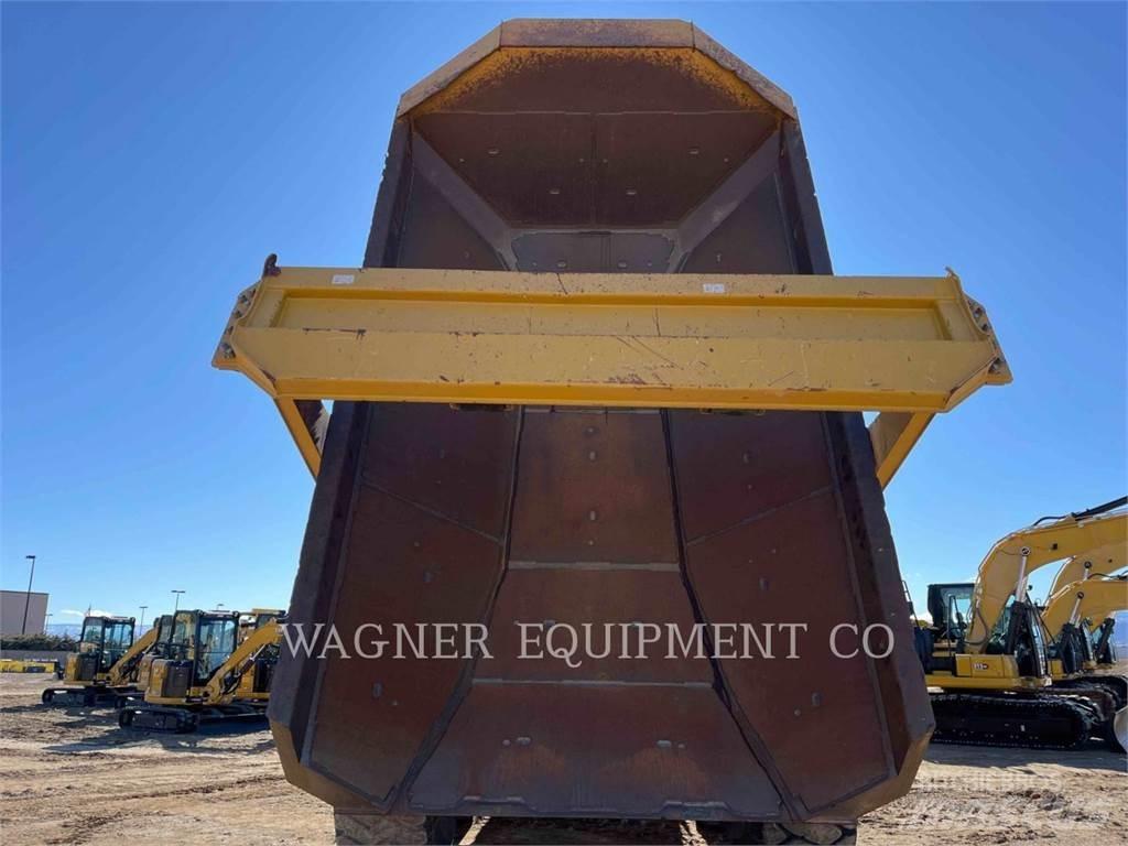 CAT 735C Зчленовані самоскиди