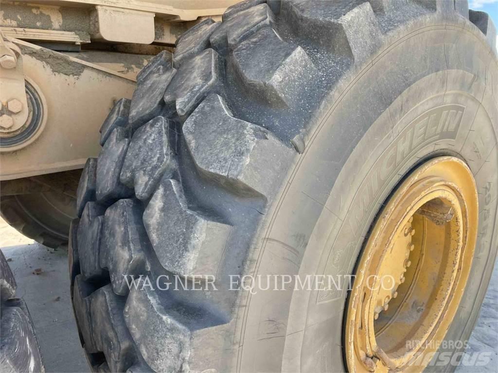 CAT 740 Зчленовані самоскиди