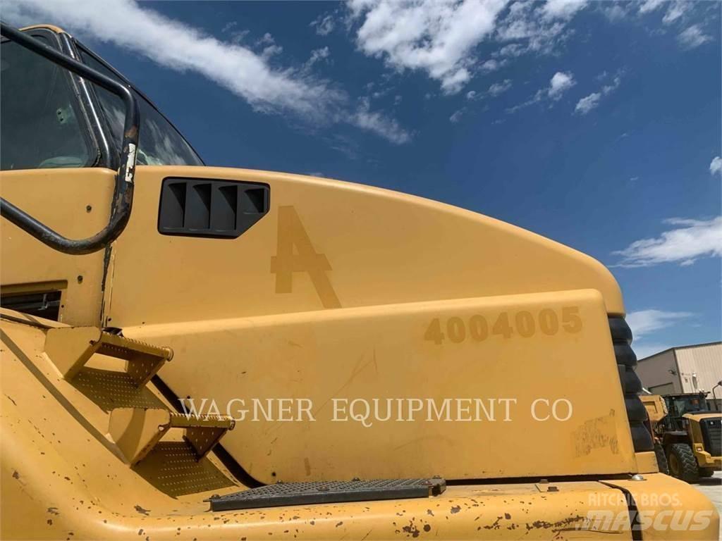 CAT 740 Зчленовані самоскиди