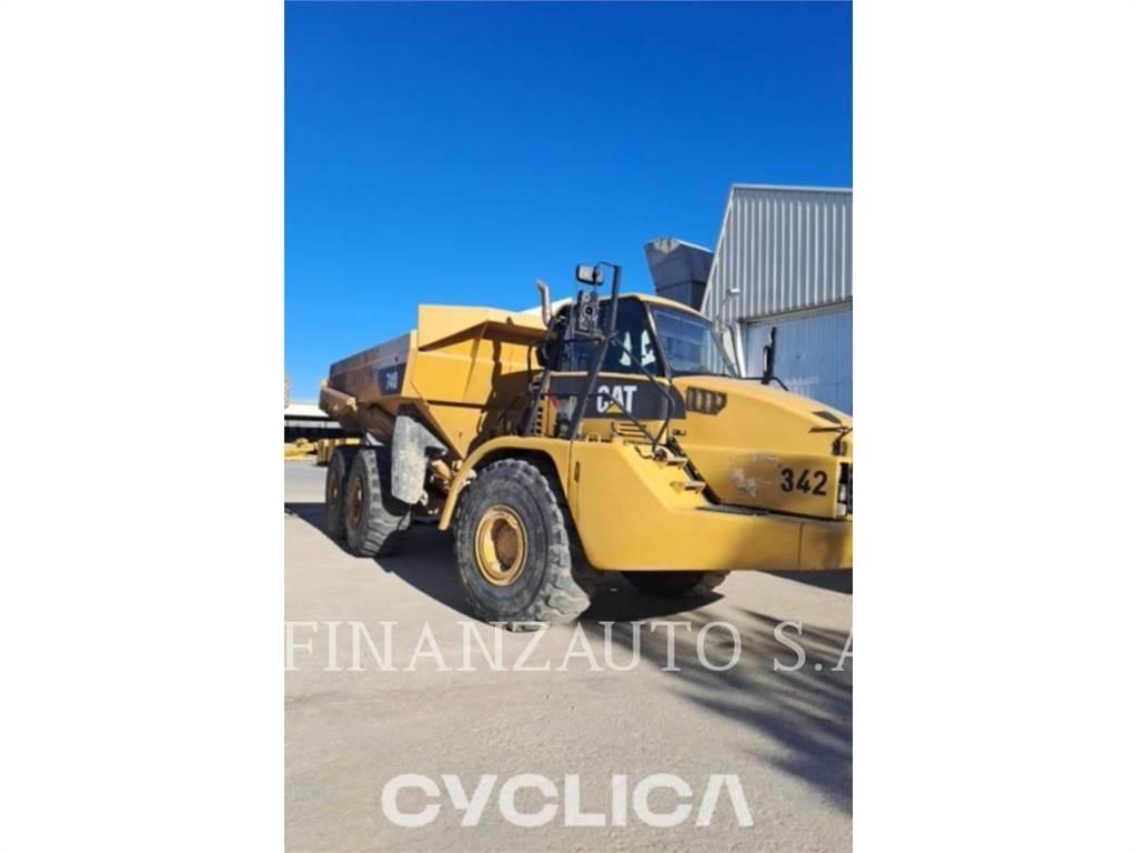 CAT 740 Зчленовані самоскиди