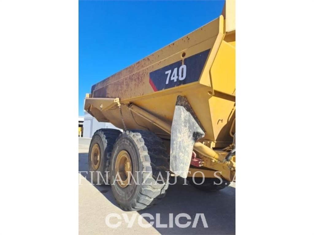 CAT 740 Зчленовані самоскиди
