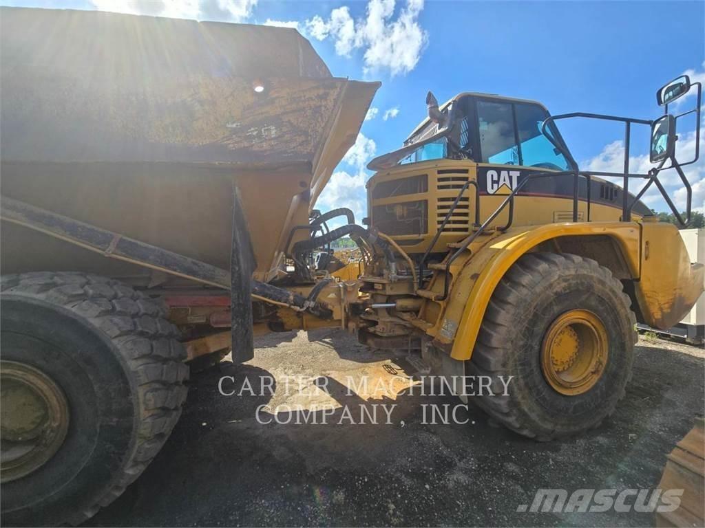 CAT 740 Зчленовані самоскиди