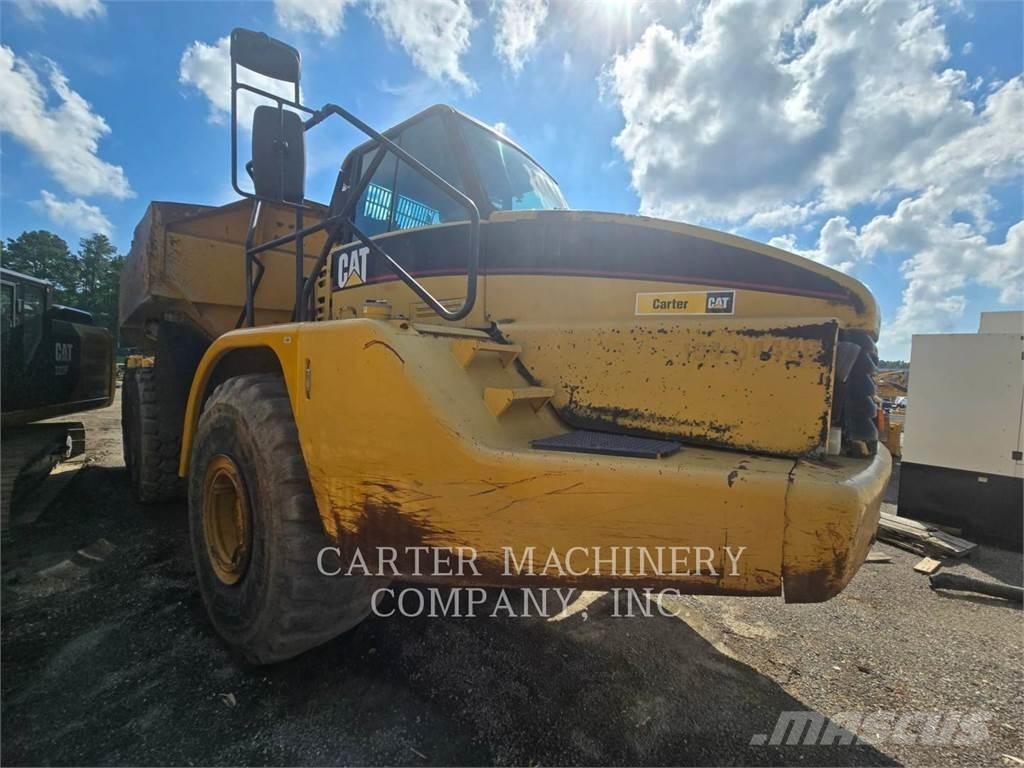 CAT 740 Зчленовані самоскиди