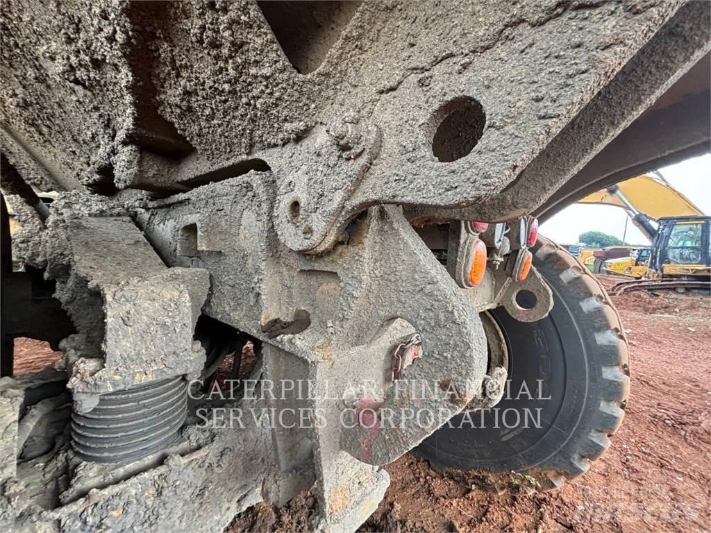 CAT 740-04GC Зчленовані самоскиди