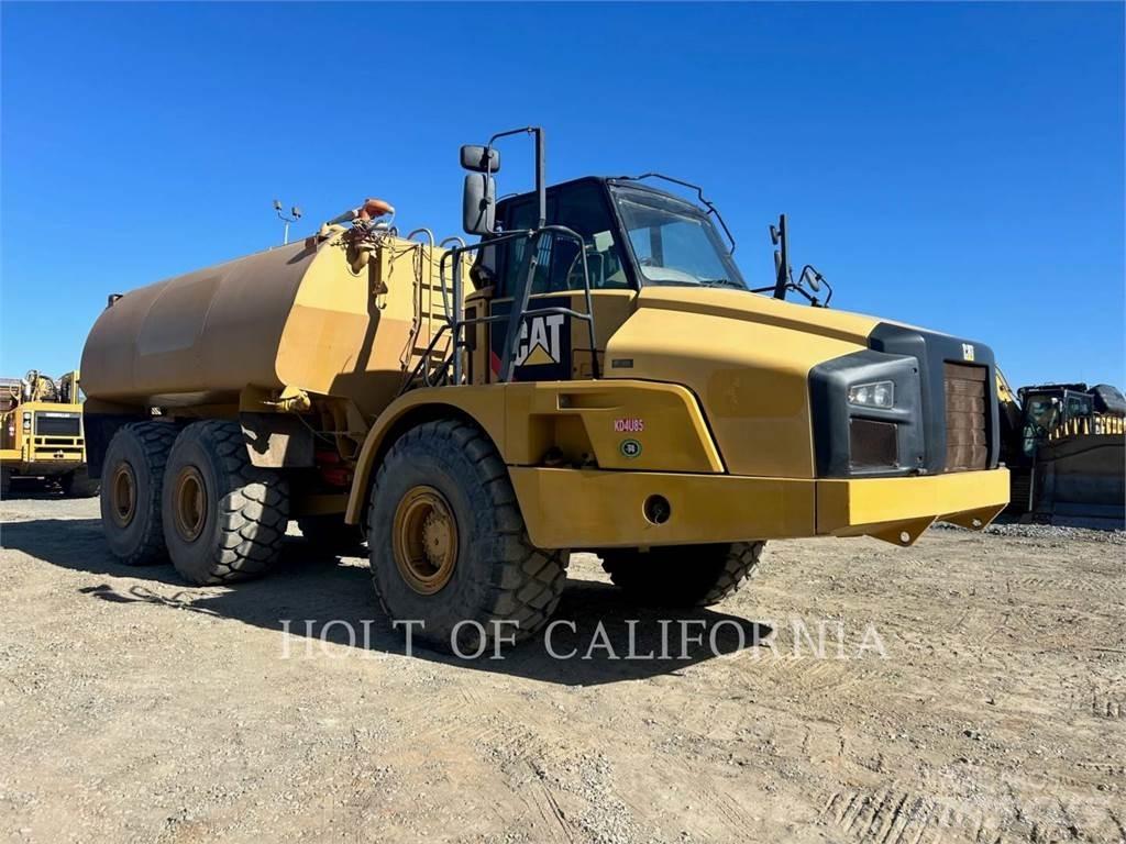 CAT 740B Вантажівки-цистерни