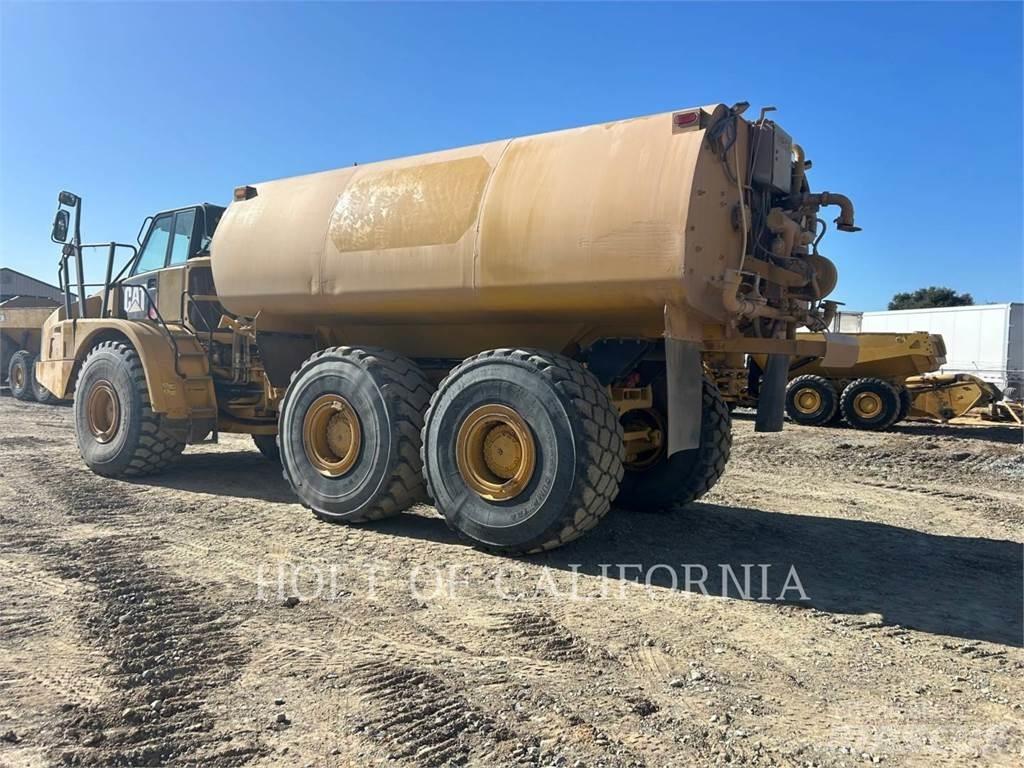CAT 740B Вантажівки-цистерни