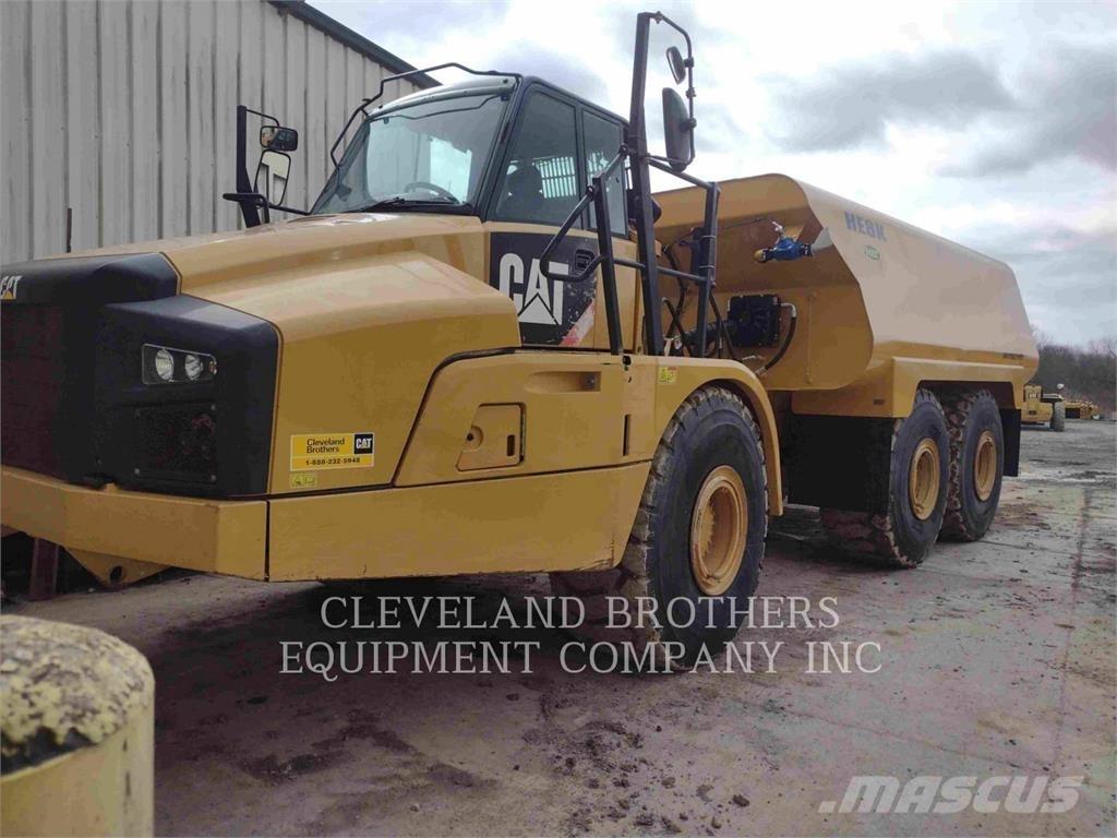 CAT 740B Поливальні машини