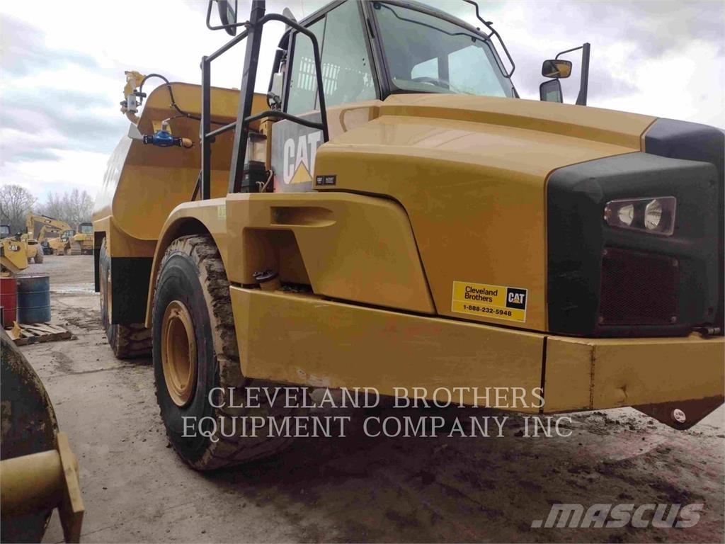 CAT 740B Поливальні машини