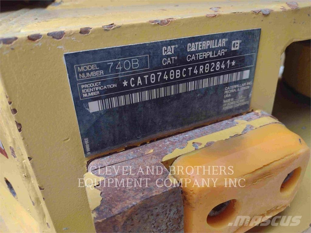 CAT 740B Поливальні машини