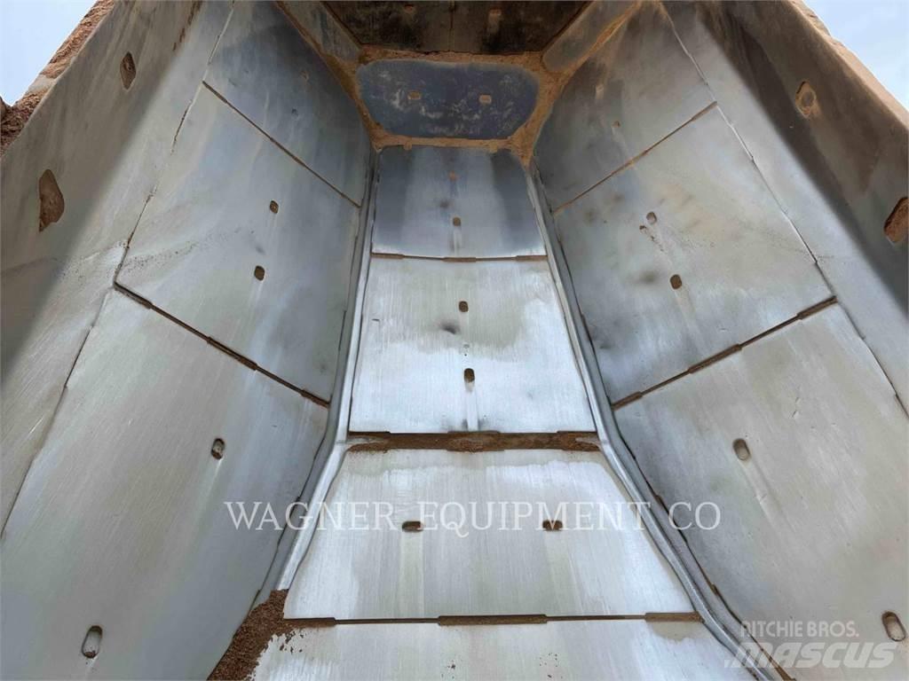 CAT 740B Зчленовані самоскиди