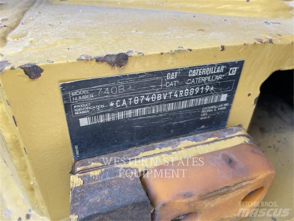 CAT 740B Зчленовані самоскиди