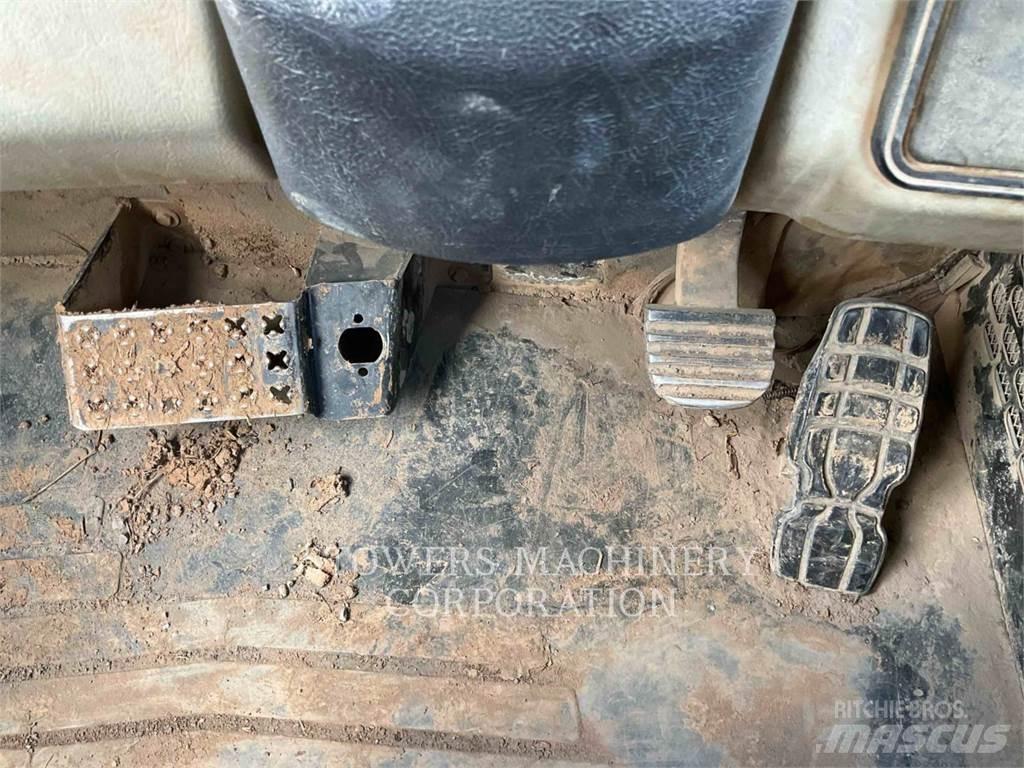 CAT 740B Зчленовані самоскиди