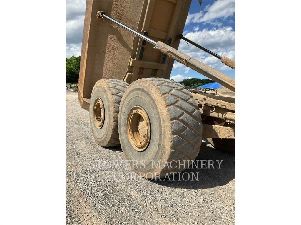 CAT 740B Зчленовані самоскиди