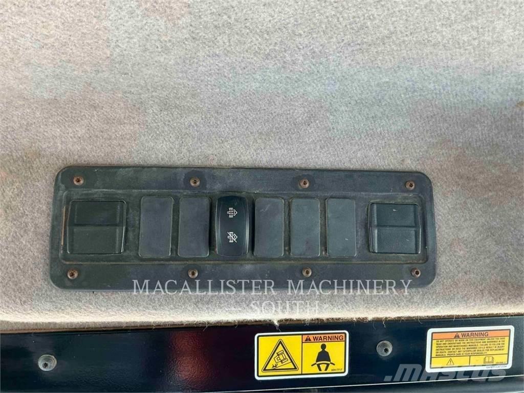 CAT 740B Зчленовані самоскиди
