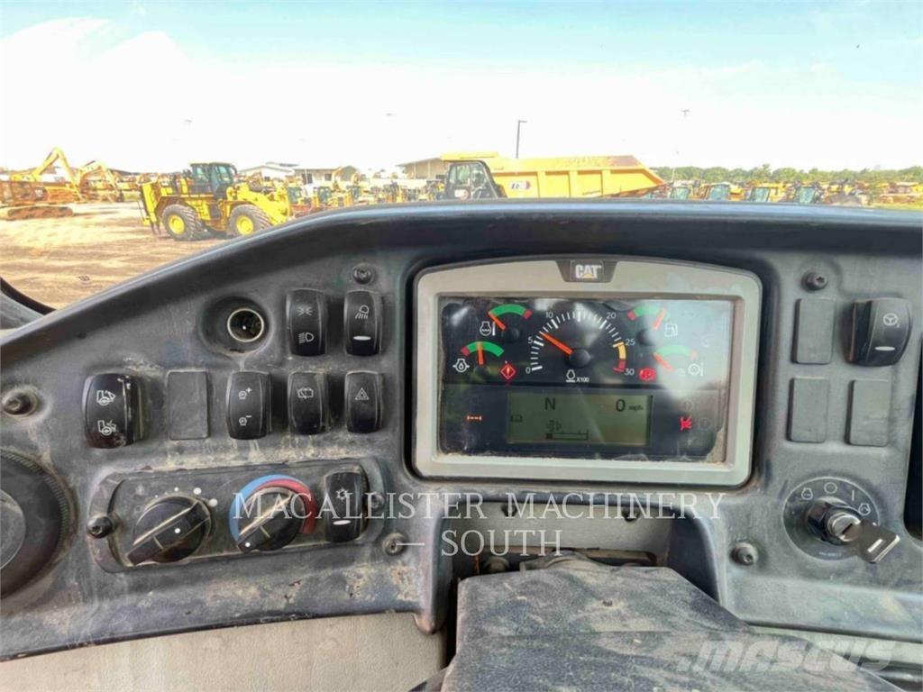 CAT 740B Зчленовані самоскиди