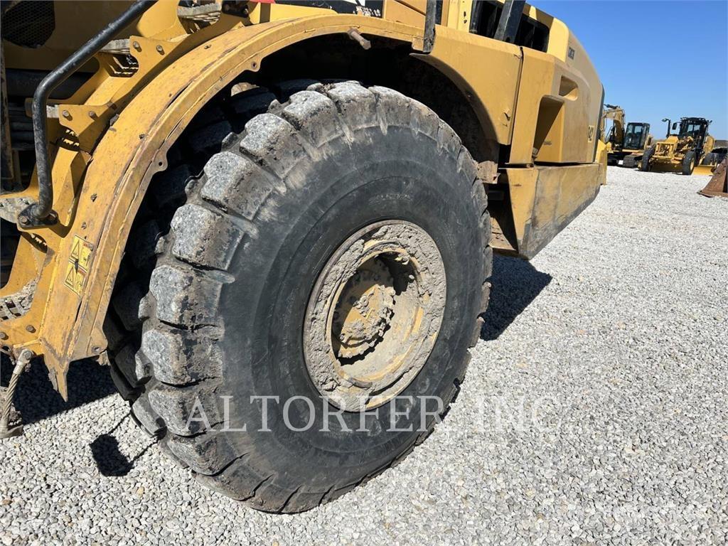 CAT 740B Зчленовані самоскиди