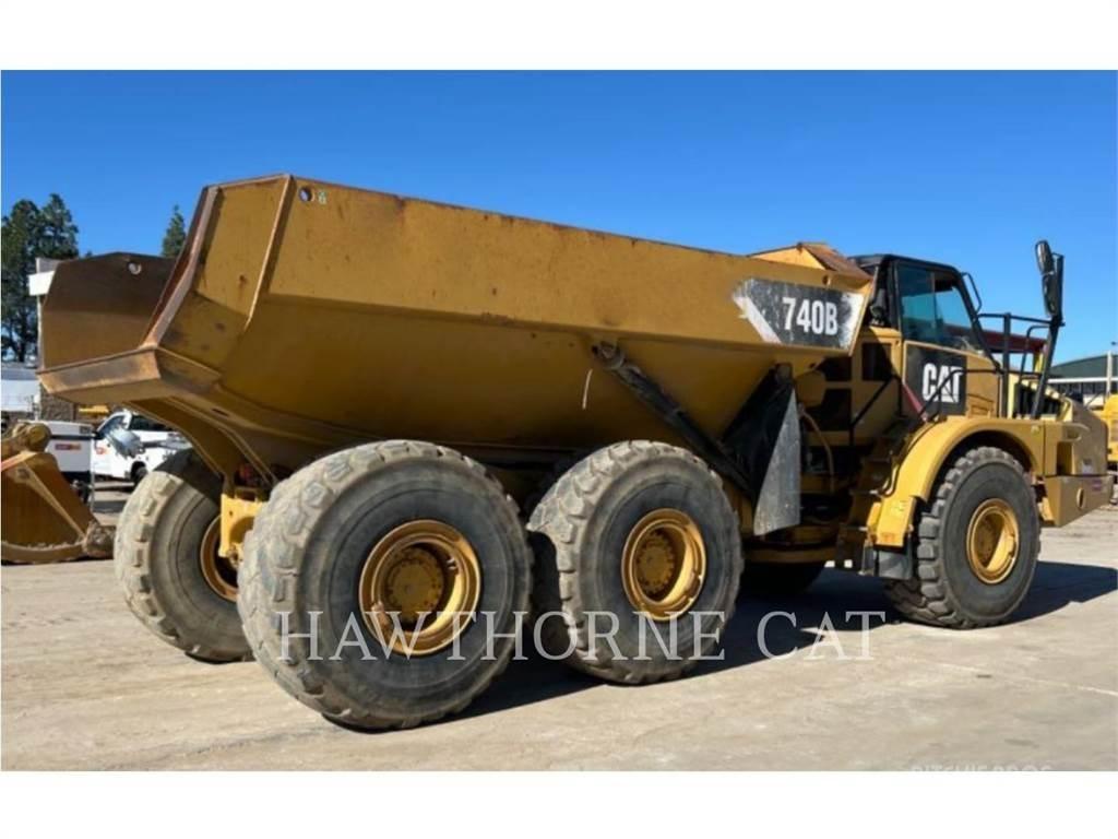 CAT 740B Зчленовані самоскиди