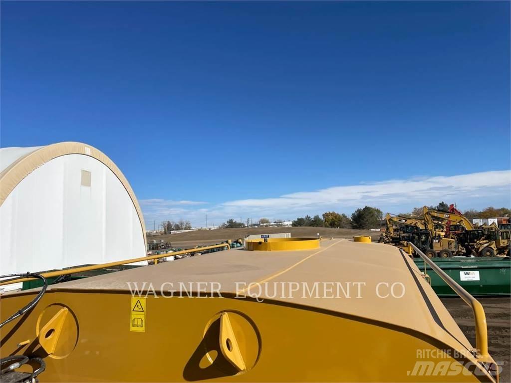CAT 740B WT RB Поливальні машини