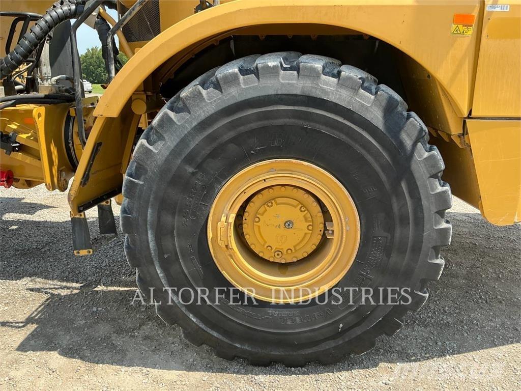 CAT 745 Зчленовані самоскиди