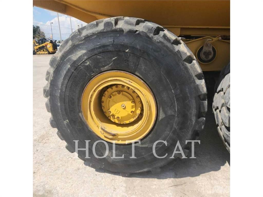 CAT 745 Зчленовані самоскиди