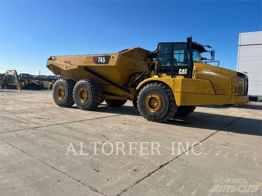 CAT 745 Зчленовані самоскиди