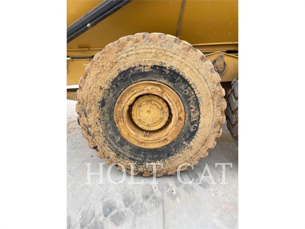 CAT 745 Зчленовані самоскиди