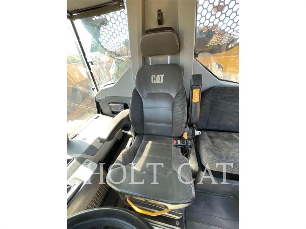 CAT 745 Зчленовані самоскиди