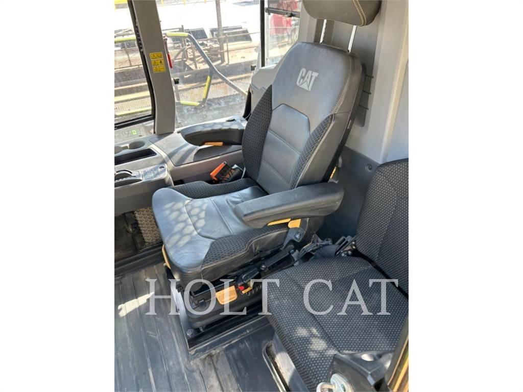 CAT 745 Зчленовані самоскиди
