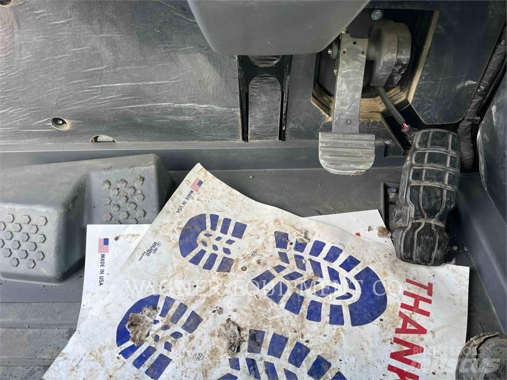 CAT 745 Зчленовані самоскиди