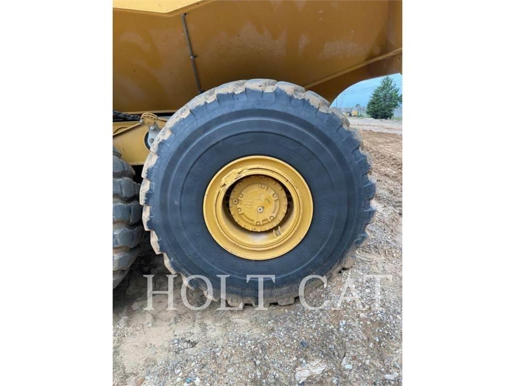 CAT 745 Зчленовані самоскиди