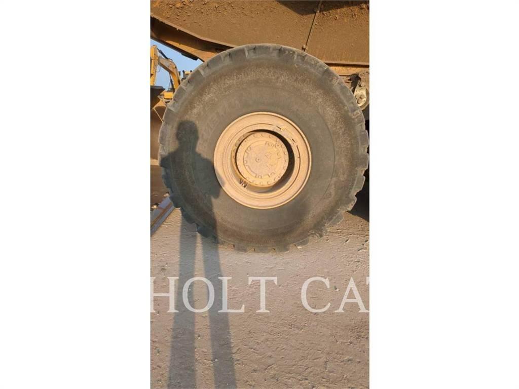 CAT 745 Зчленовані самоскиди