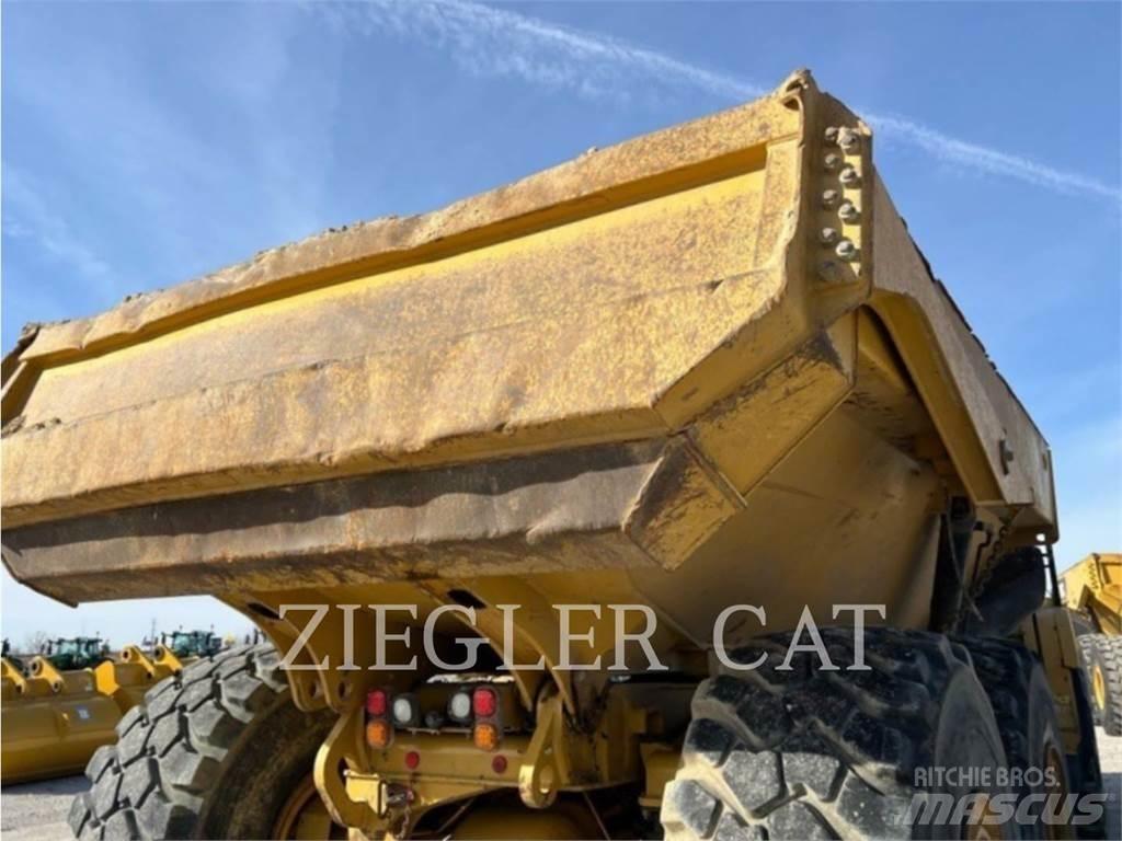 CAT 745 Зчленовані самоскиди